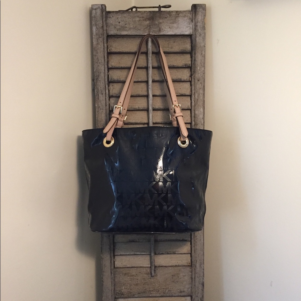 AUTHENTIC Michael Kors Jet Set black tote